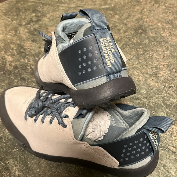 Black Diamond Suede Approach Shoes! 👟 - Picture 5 of 11